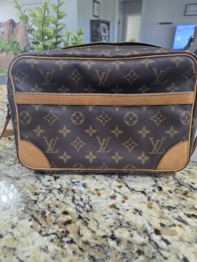 Louis Vuitton Monogram Canvas Messenger Bag - Brown/Tan